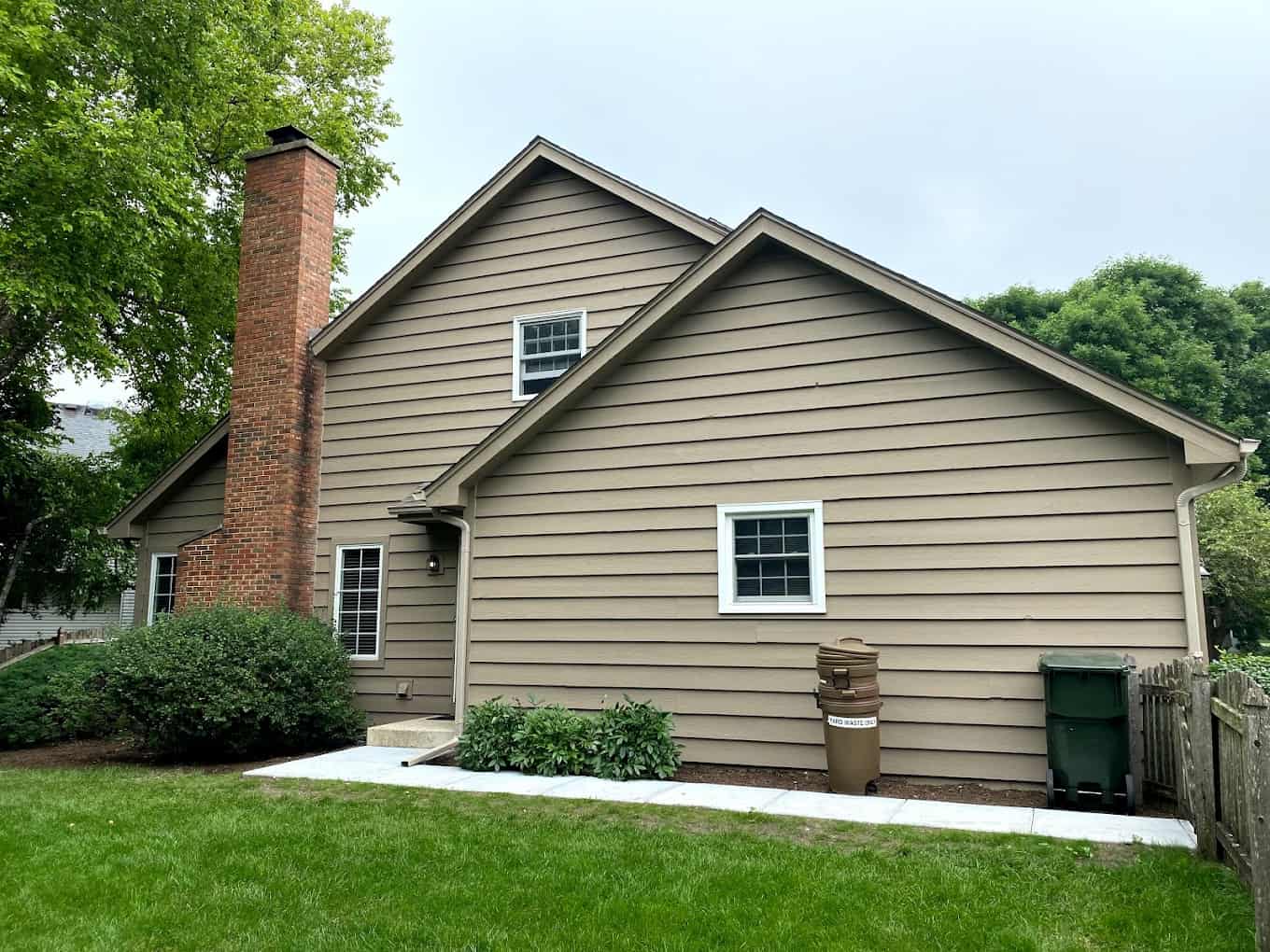 2021-07-29 (2) beige-painted house exterior